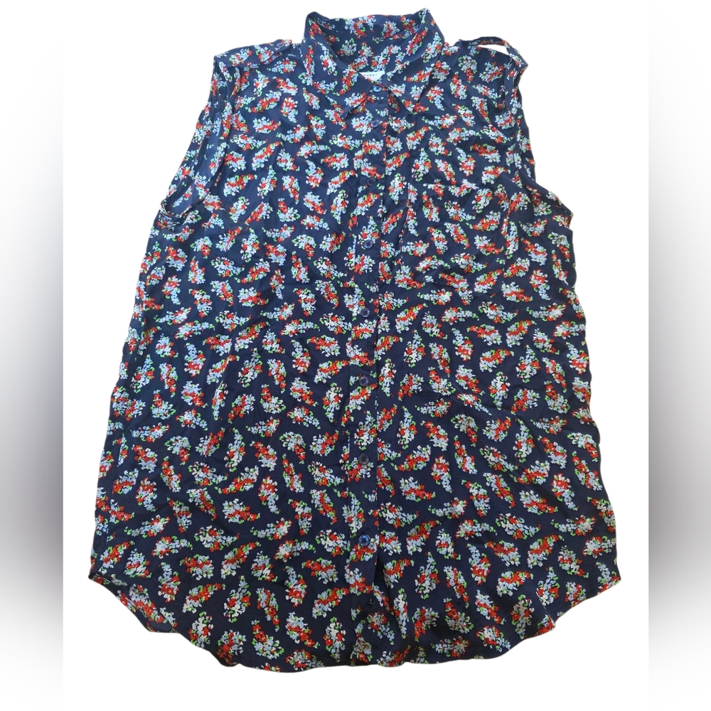 Equipment Femme Silk Sleeveless Floral Print Buttonup Blouse Size M Front Pocket